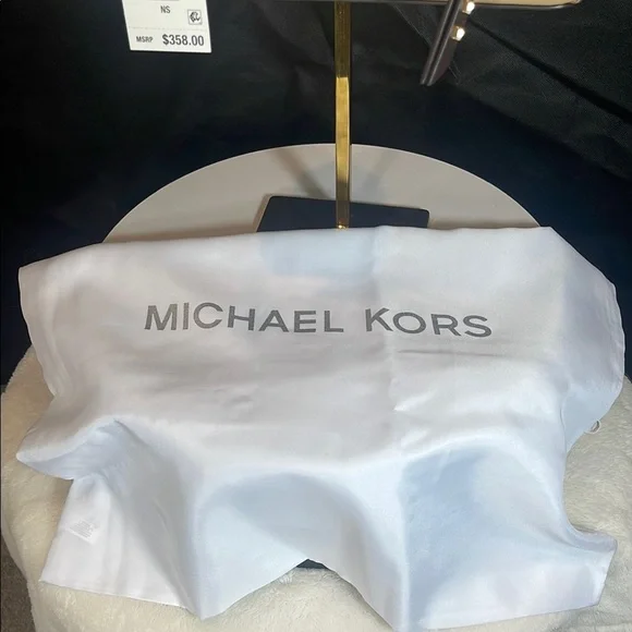 Michael Kors Tan and White Women's Bag - Picture 11 of 13